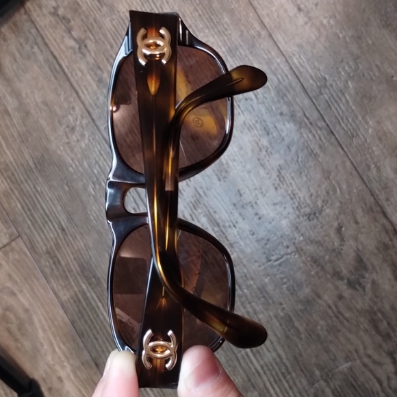EUC CHANEL SUNGLASSES - Picture 13 of 16